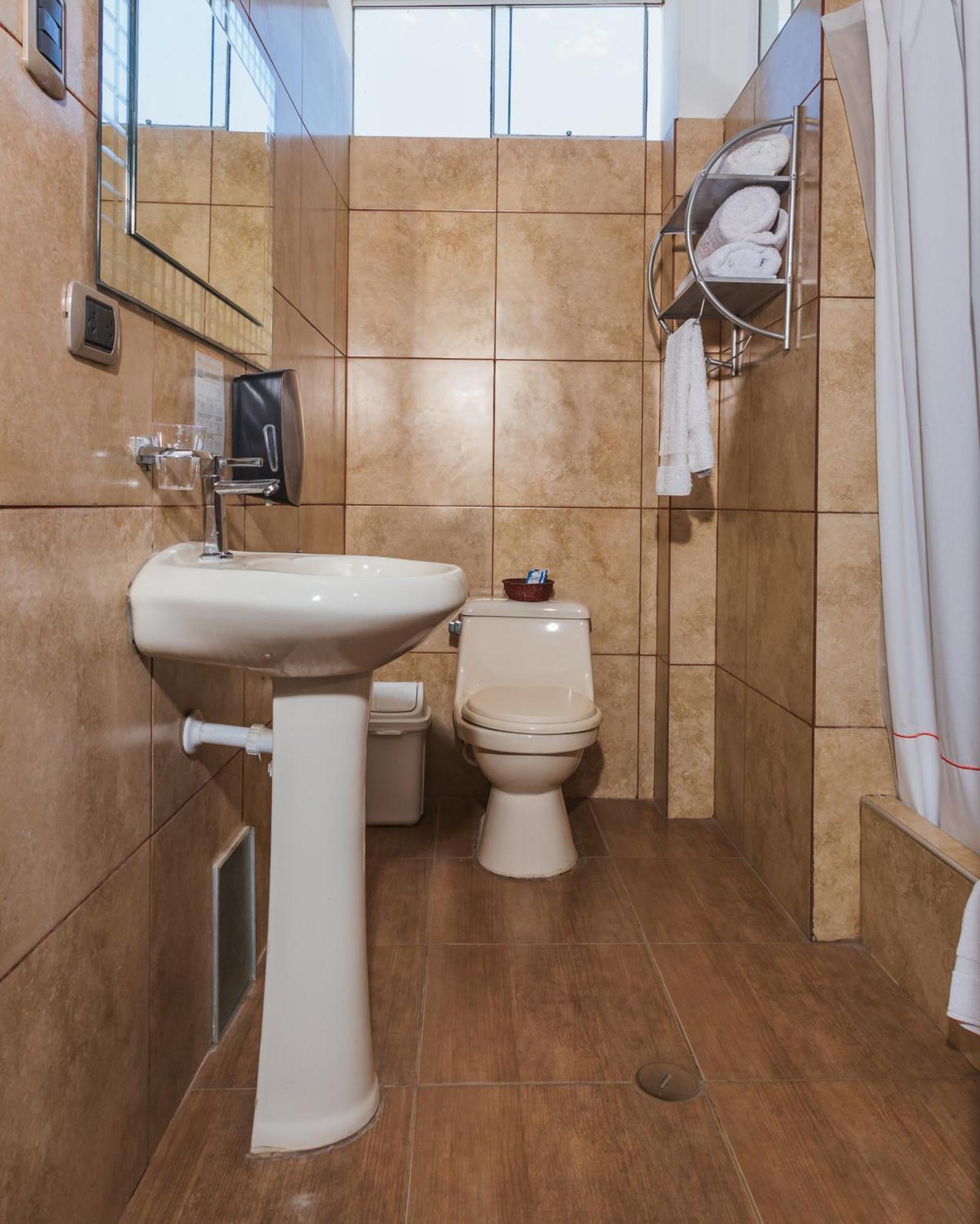 Hotel B'Liam Tumbes Exteriör bild